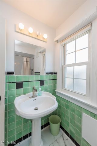 19726 Riverwood Avenue, Rocky River, OH 44116