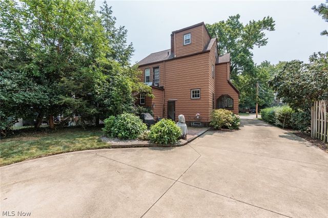 19726 Riverwood Avenue, Rocky River, OH 44116