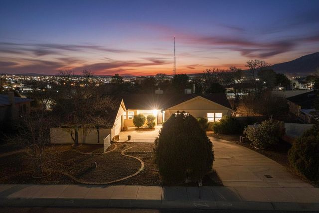 4815 Leon Grande Avenue SE, Rio Rancho, NM 87124