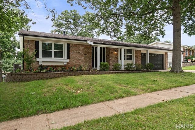 628 Hickory Knoll Court, Ballwin, MO 63021