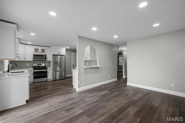 628 Hickory Knoll Court, Ballwin, MO 63021