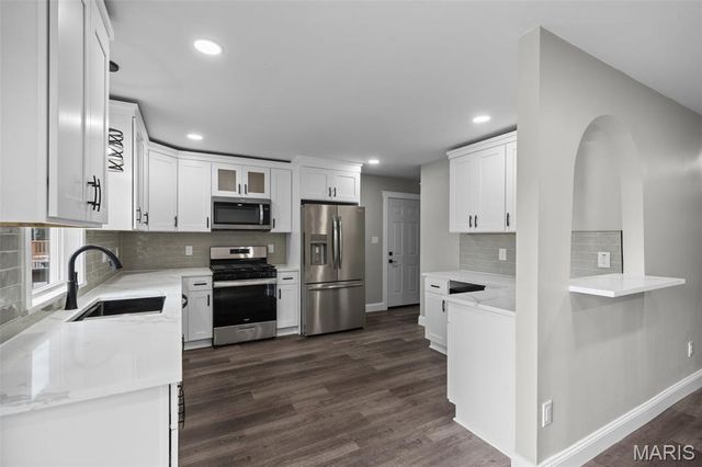628 Hickory Knoll Court, Ballwin, MO 63021