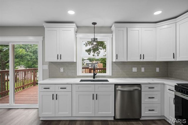 628 Hickory Knoll Court, Ballwin, MO 63021