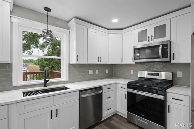 628 Hickory Knoll Court, Ballwin, MO 63021