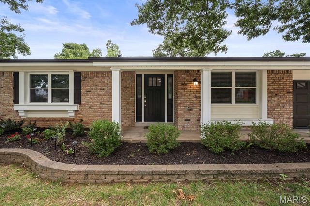 628 Hickory Knoll Court, Ballwin, MO 63021