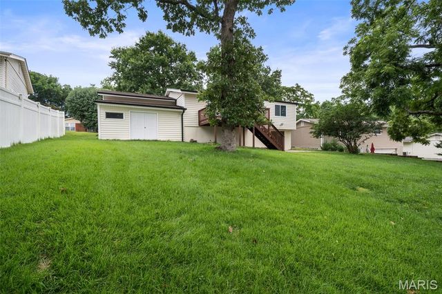 628 Hickory Knoll Court, Ballwin, MO 63021