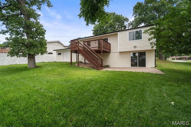 628 Hickory Knoll Court, Ballwin, MO 63021