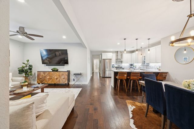 5644 E Side Avenue, Dallas, TX 75214