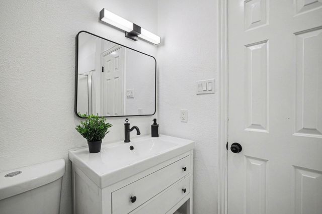 718 E Pecan Street 718, Hurst, TX 76053