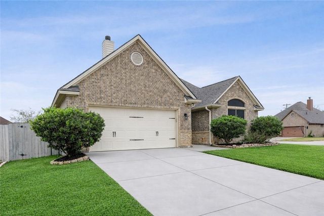 2600 Forest Oaks Drive, College Station, TX 77845