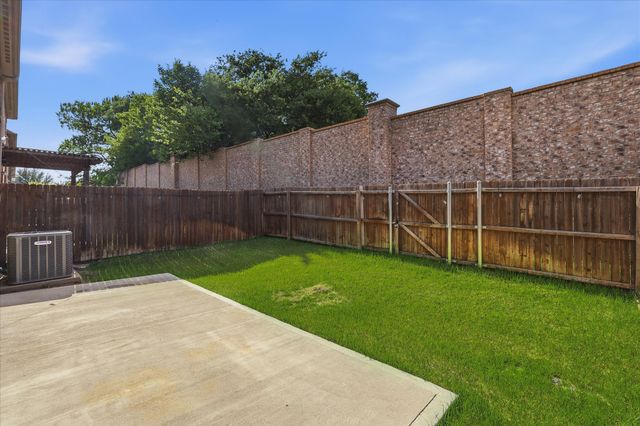 399 Dublin Street, Lewisville, TX 75067
