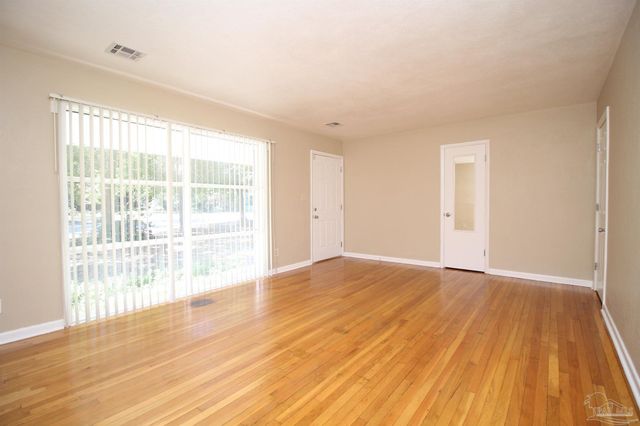 4810 E Creighton Rd, Pensacola, FL 32504