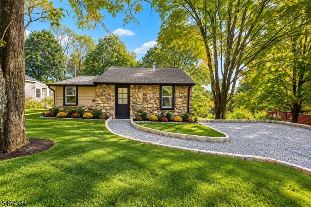 11 Laketop Dr, Hampton Twp., NJ 07860 — exterior