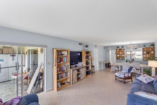 5620 Spindle Palm Court B, Delray Beach, FL 33484