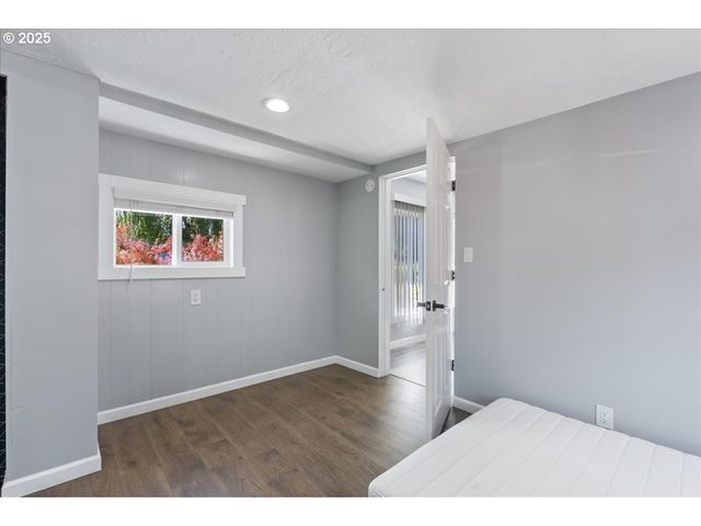 10405 Sw DENNEY Rd 90, Beaverton, OR 97008