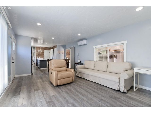 10405 Sw DENNEY Rd 90, Beaverton, OR 97008