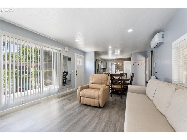 10405 Sw DENNEY Rd 90, Beaverton, OR 97008