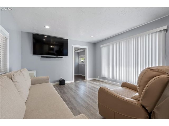 10405 Sw DENNEY Rd 90, Beaverton, OR 97008