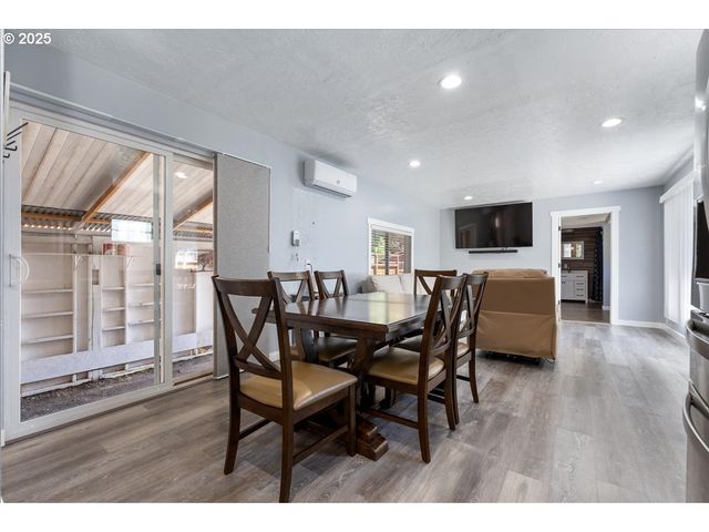 10405 Sw DENNEY Rd 90, Beaverton, OR 97008