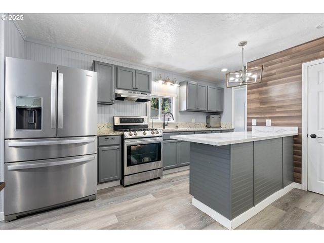 10405 Sw DENNEY Rd 90, Beaverton, OR 97008