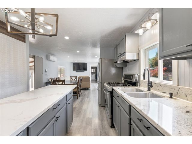 10405 Sw DENNEY Rd 90, Beaverton, OR 97008