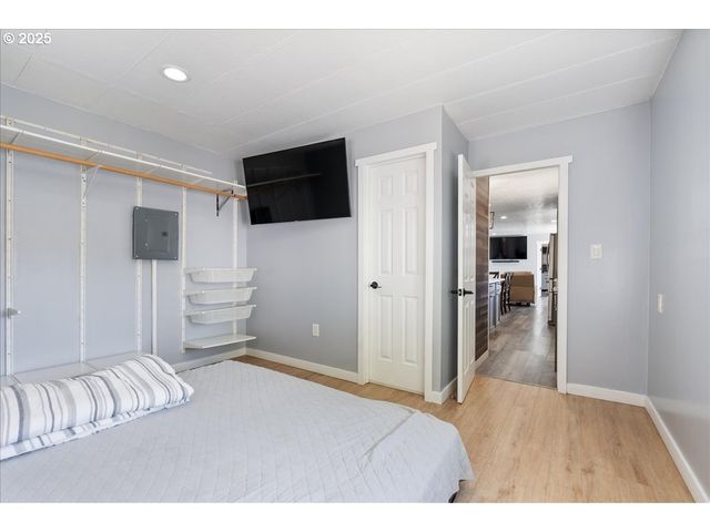 10405 Sw DENNEY Rd 90, Beaverton, OR 97008