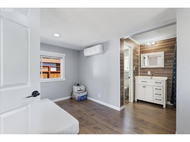 10405 Sw DENNEY Rd 90, Beaverton, OR 97008