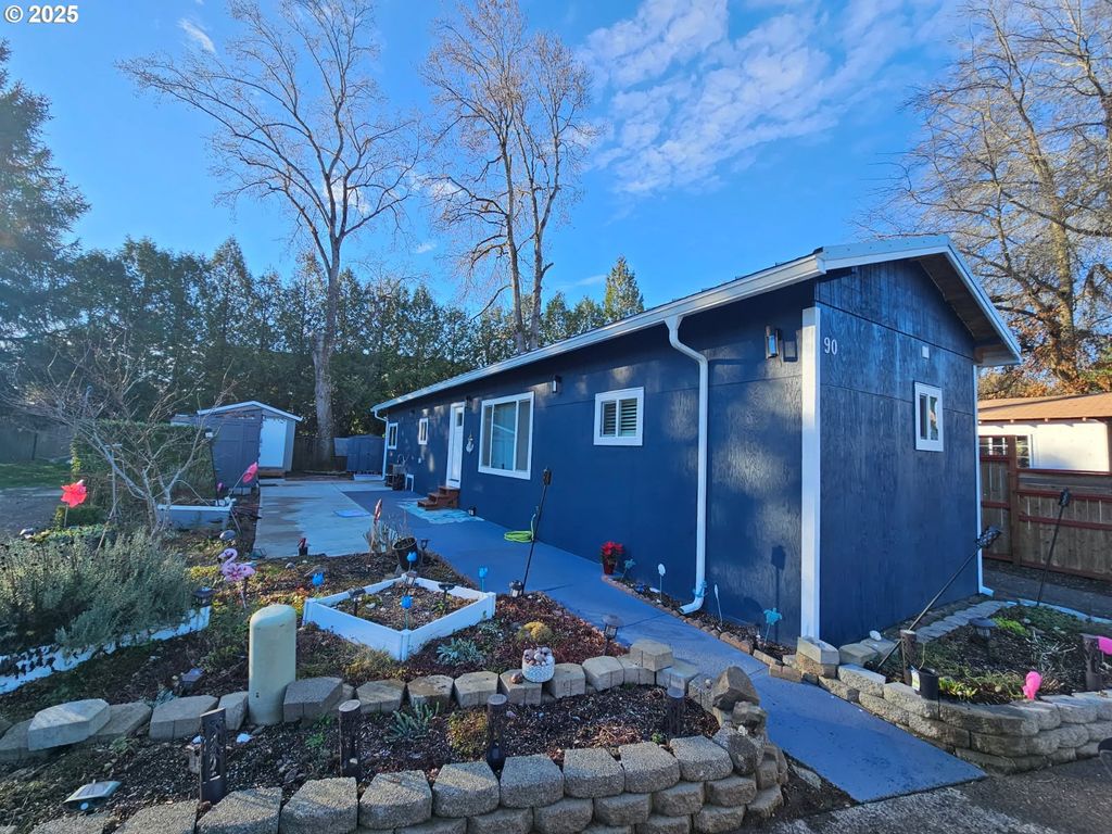 10405 Sw DENNEY Rd 90, Beaverton, OR 97008