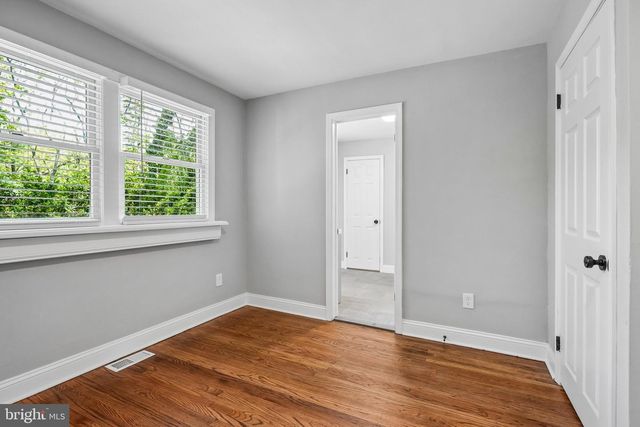 143 APPLE AVE, Bellmawr, NJ 08031