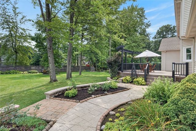 8753 Treetop Trail, Broadview Heights, OH 44147