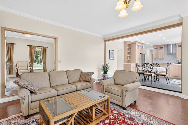 8753 Treetop Trail, Broadview Heights, OH 44147