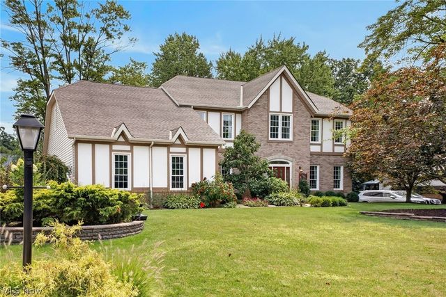 8753 Treetop Trail, Broadview Heights, OH 44147
