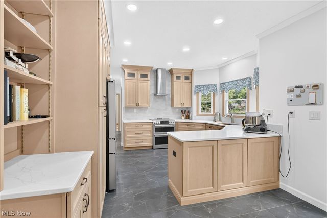 8753 Treetop Trail, Broadview Heights, OH 44147