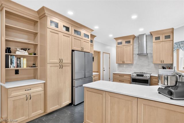 8753 Treetop Trail, Broadview Heights, OH 44147