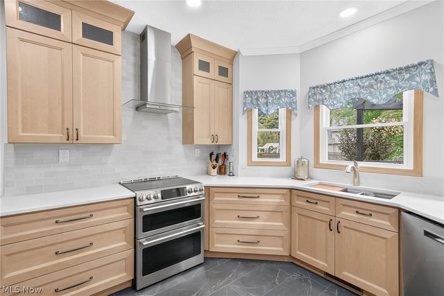 8753 Treetop Trail, Broadview Heights, OH 44147
