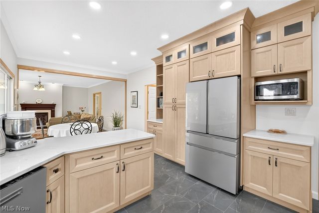 8753 Treetop Trail, Broadview Heights, OH 44147