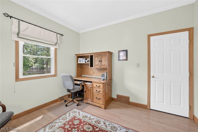 8753 Treetop Trail, Broadview Heights, OH 44147