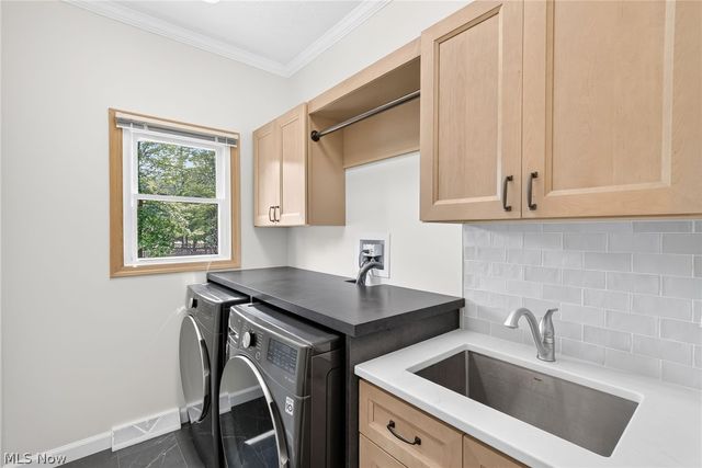 8753 Treetop Trail, Broadview Heights, OH 44147