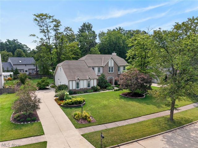 8753 Treetop Trail, Broadview Heights, OH 44147