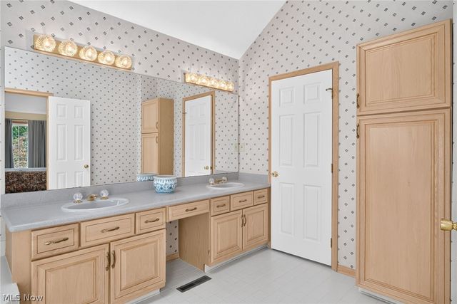 8753 Treetop Trail, Broadview Heights, OH 44147