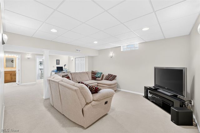 8753 Treetop Trail, Broadview Heights, OH 44147