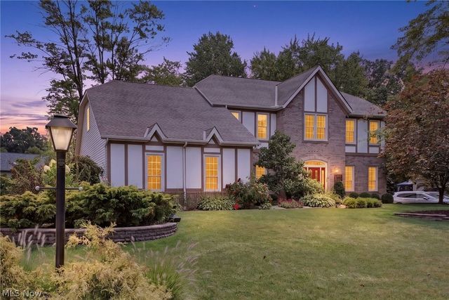 8753 Treetop Trail, Broadview Heights, OH 44147