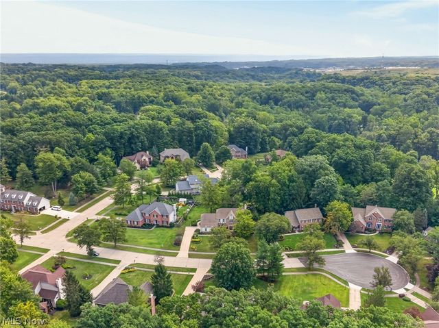 8753 Treetop Trail, Broadview Heights, OH 44147