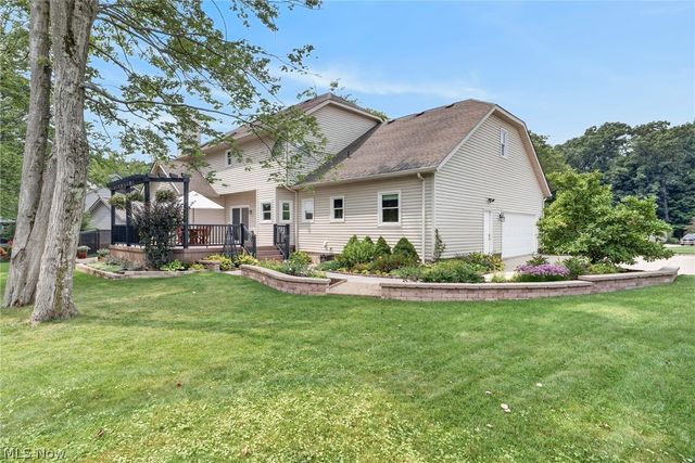 8753 Treetop Trail, Broadview Heights, OH 44147