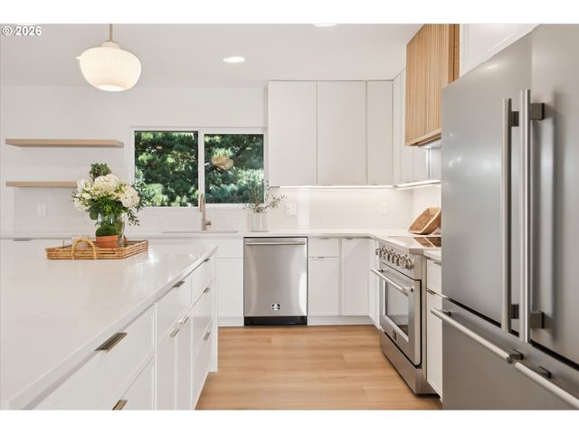 60 CONDOLEA Ter, Lake Oswego, OR 97035