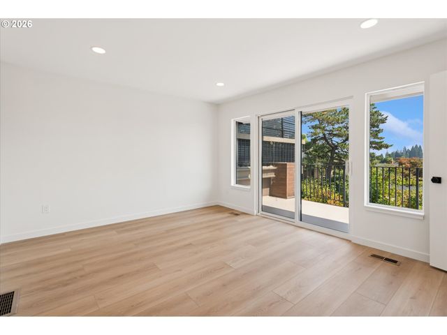 60 CONDOLEA Ter, Lake Oswego, OR 97035