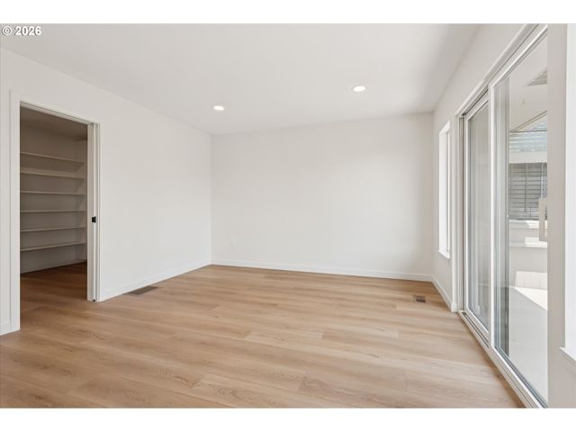 60 CONDOLEA Ter, Lake Oswego, OR 97035
