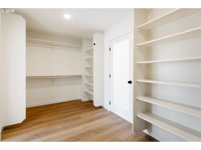 60 CONDOLEA Ter, Lake Oswego, OR 97035