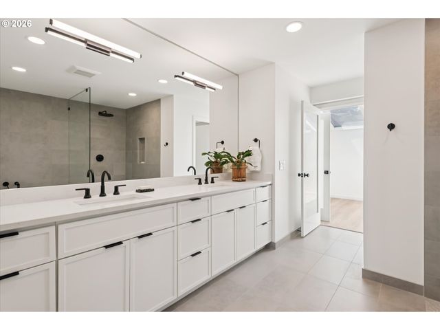 60 CONDOLEA Ter, Lake Oswego, OR 97035