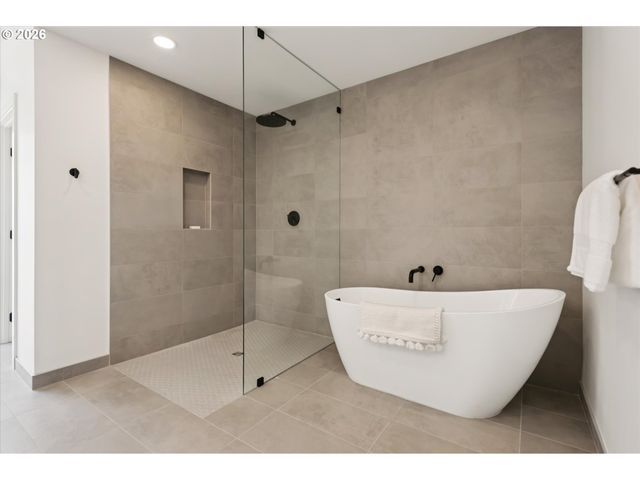 60 CONDOLEA Ter, Lake Oswego, OR 97035